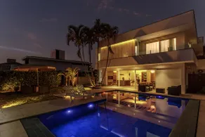 Noah House: Luxury with Heated Pool and up to 24 Guests. - Image 2