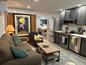 Cozy Guest House Near Park - Image 2