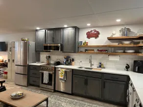 Cozy Guest House Near Park - Image 4