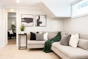 Sleeps10! Spacious HomeW/2 Living Rooms+ Yard - Image 3