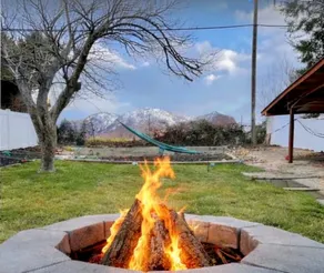 Sleeps10! Spacious HomeW/2 Living Rooms+ Yard - Image 2