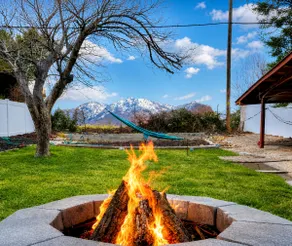 Sleeps10! Spacious HomeW/2 Living Rooms+ Yard - Image 2