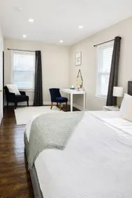 Sleeps10! Spacious HomeW/2 Living Rooms+ Yard - Image 5