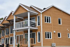 Riverside Condo with Pool | Water Cars - Image 2