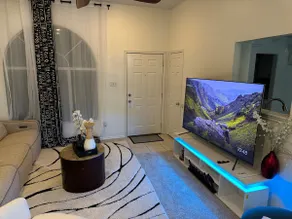 Stylish Retreat with AfricanTouch–Warm&Unique Stay - Image 4