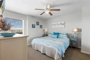 The Crane’s Nest: Charming Waterfront Retreat - Image 2