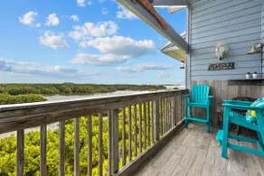The Crane’s Nest: Charming Waterfront Retreat - Image 5