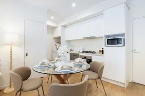 Cityside Cozy 1BR | Near Southbank & City Centre - Image 2