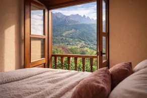 Redo's Retreat – A Balcony Overlooking the Picos de Europa - Image 2