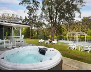 The Pond House Trentham - Image 2