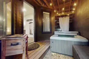 Modernist Mountain View Retreat in Old Mill!! Hot Tub!!!  Pool Table!!! - Image 4