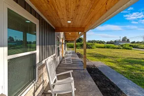 Luxury Lakehouse at rough river - Image 3