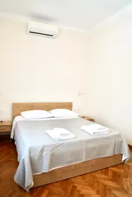Large apartment in Ermoupoli - Image 4