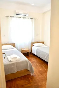 Large apartment in Ermoupoli - Image 5