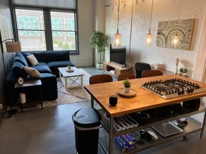 Central Downtown 2BR Loft (King & Queen Bed) - Image 4