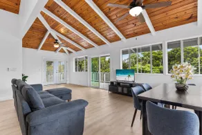3BR w/ AC, Vaulted Ceilings & Lanai, Near Airport - Image 5