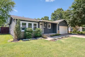 Blue Cedar Poolside Retreat - Image 2