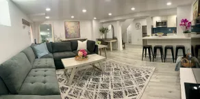 Best Location- Walk Everywhere! + Free Parking - Image 2