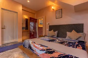 The Cullen House - Image 4