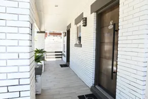 Renovated duplex #2 - Image 3