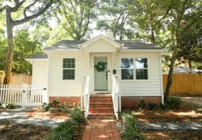 NEW Charming Old Town Cottage – Walk Parks/Coffee - Image 3