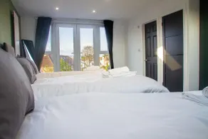 The Alcove Retreat - Image 4