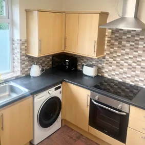 Stylish 2BR Flat | Minutes to Manchester Centre - Image 5