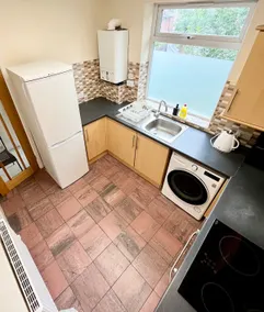 Stylish 2BR Flat | Minutes to Manchester Centre - Image 4
