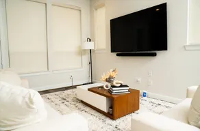 Chic Townhome Near Med & City - Image 3