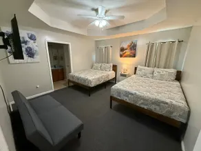 Spacious Family Home – Sleeps 10, Near VSU & Moody - Image 3