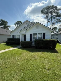 Spacious Family Home – Sleeps 10, Near VSU & Moody - Image 4