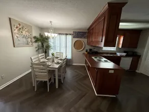 Spacious Family Home – Sleeps 10, Near VSU & Moody - Image 2