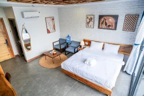 304MSNK Luxe Studio with Balcony and Kitchen - Image 3