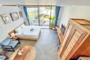 304MSNK Luxe Studio with Balcony and Kitchen - Image 2