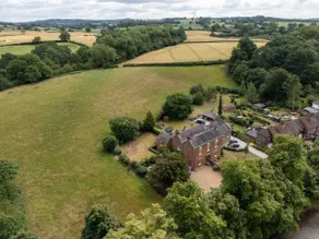 Luxury Countryside Home• Private Hot Tub• Sleeps 9 - Image 3