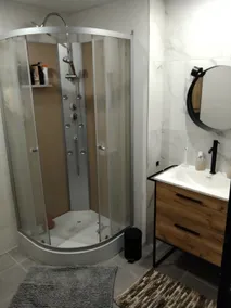 cozy 2-bedroom apartment, wifi, air conditioning - Image 3