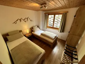 Apartment with Balcony & Mountain View - Image 5