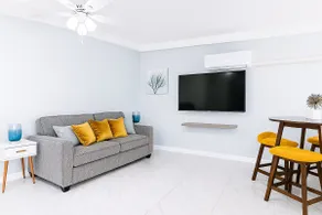 Charming 1BR Canal Front Retreat - Image 3