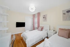 Elegant 2-Bedroom APT w/free parking on 2nd floor - Image 3