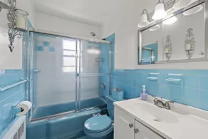 Elegant 2-Bedroom APT w/free parking on 2nd floor - Image 5