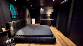 Love Room · Private Jacuzzi & Night Games - Image 4