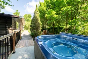 Chic rustic chalet, spa, fireplace, near the lake - Image 4