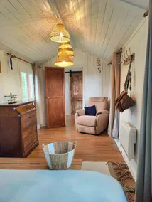 The small cabin, small sea view. - Image 4
