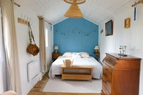 The small cabin, small sea view. - Image 3