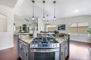 Luxury Home near Canyon & shopping. With HOT TUB - Image 4
