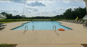 SavvyRetreat | KingBed-Pool-Gym-10mins to airport - Image 4
