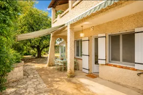 Provence-Camargue, saltwater pool, sleeps 8 - Image 5