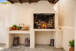 Provence-Camargue, saltwater pool, sleeps 8 - Image 4