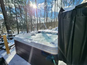 Hidden Valley, Sleeps 7, Backyard Bar, Hot Tub - Image 3