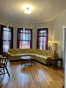 Mid-Mod on Market | Style on a Budget. Sleeps 5-7 - Image 4